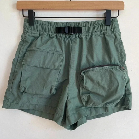 Aritzia TNA Cargo High Waisted Shorts Army Green Black Pocket Gorpcore XXS - Picture 1 of 10